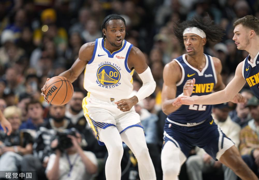 足球场上的 足球场上的