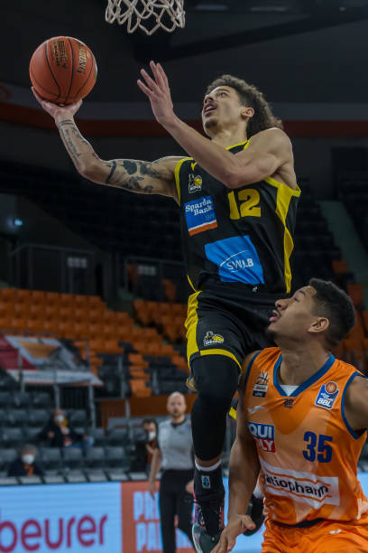 随着转会窗 随着转会窗