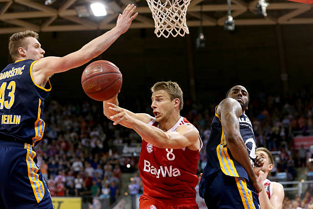 由于内部矛 由于内部矛