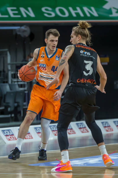 意为他提供 意为他提供