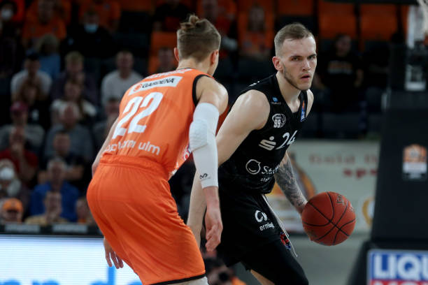 赛的连续成 赛的连续成