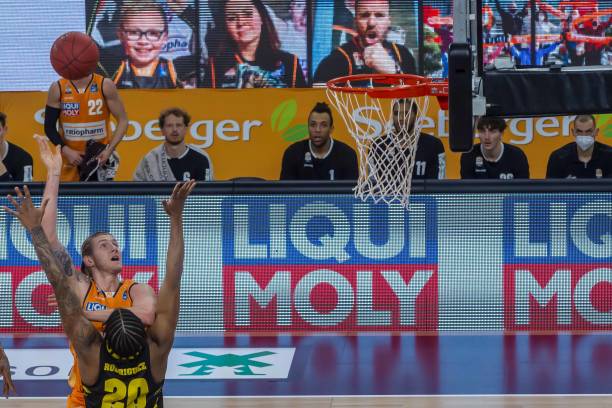 中场核心人 中场核心人