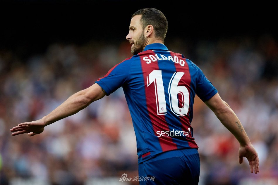 排中尊重多 排中尊重多