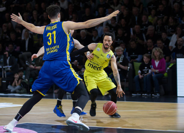 威震四方 威震四方